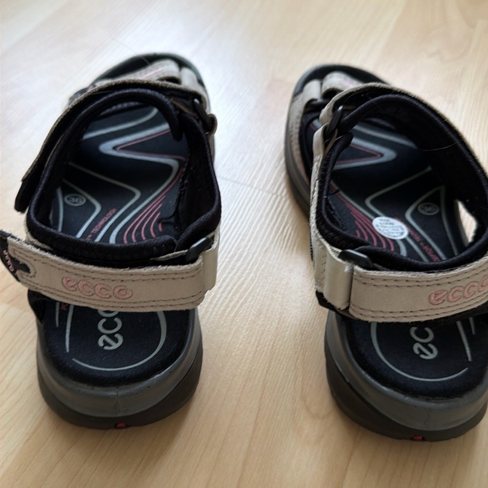 Ecco women’s sandals, size EU 36/ US 6 - Picture 5 of 10